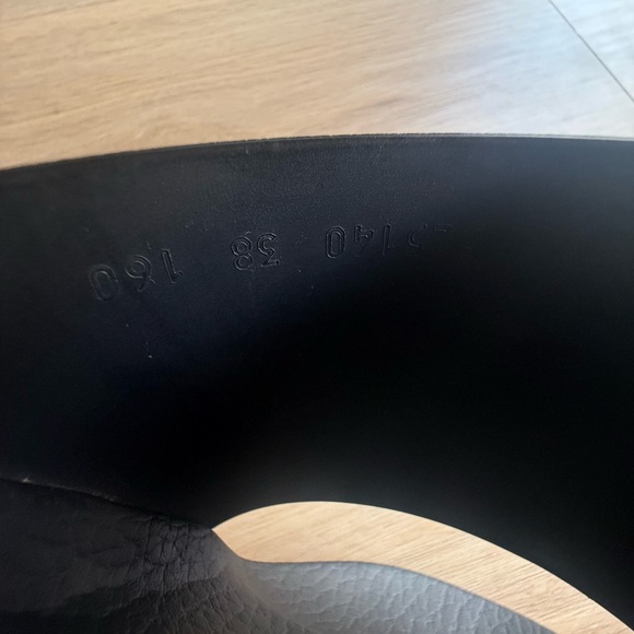 Gucci Black Embossed Logo Slide - Picture 4 of 4